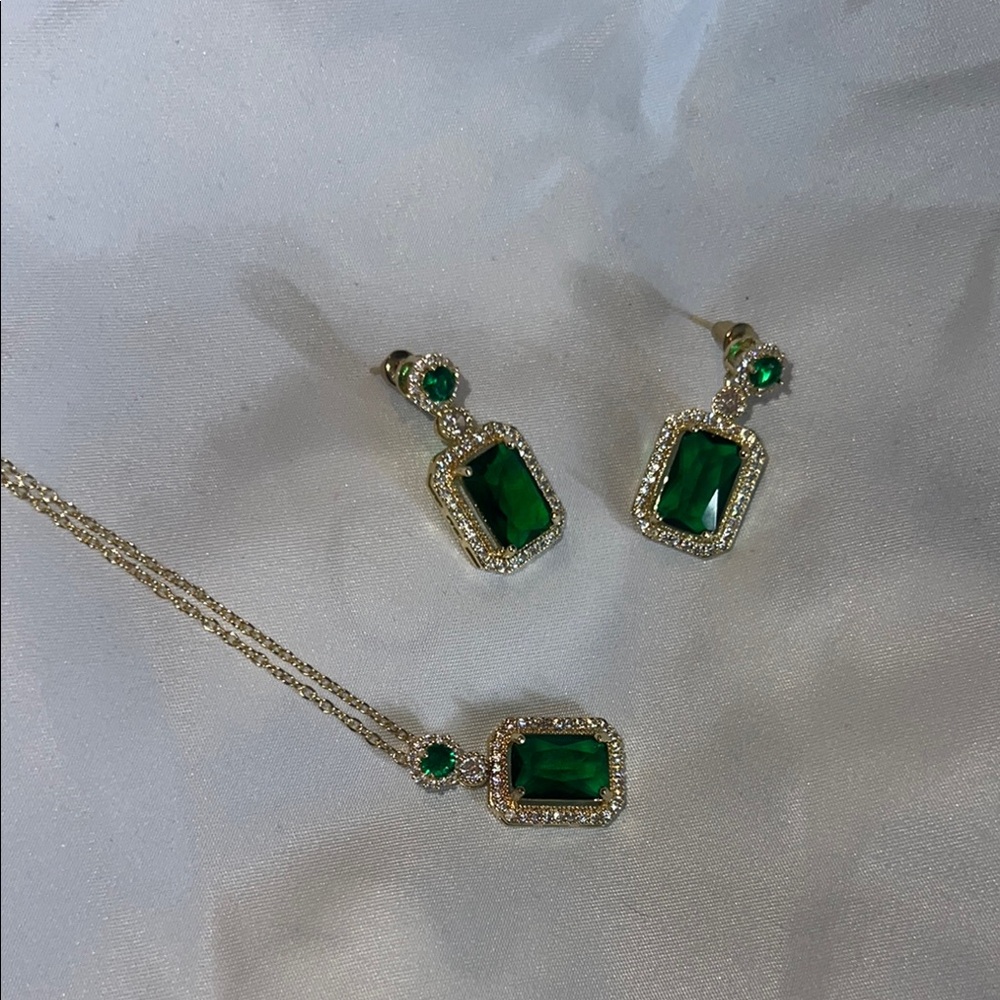 Elegant Black and Green Drop Earrings